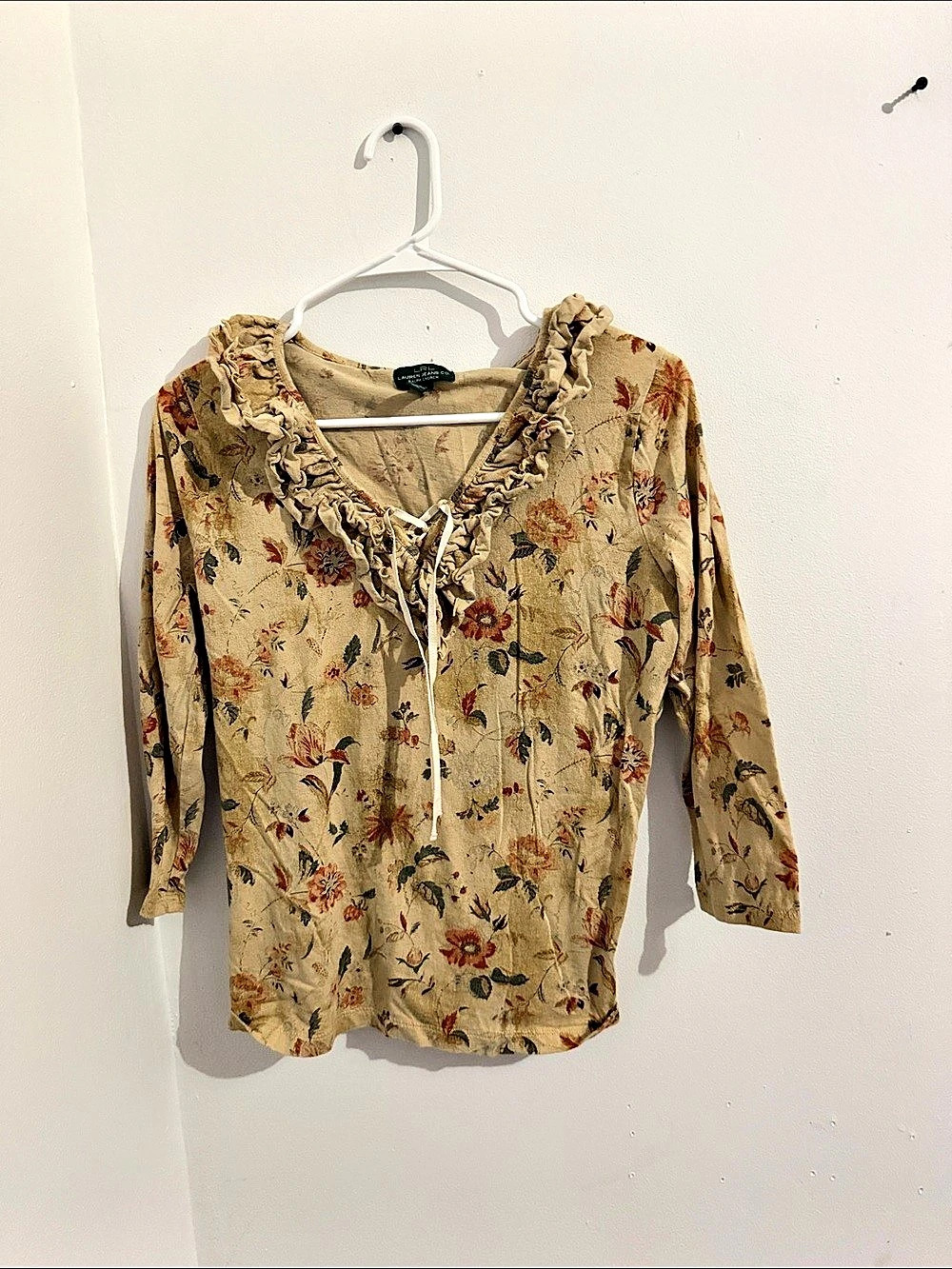 Lauren Jeans Co. Floral Ruffle Blouse in Beige Size Medium